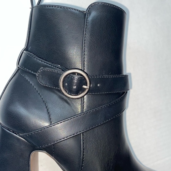 WOMEN'S BLACK KENSIE AXEL HEELED BOOTIES SIZE 6.5 DRESSY STAPLE BUCKLE DETAIL - Picture 8 of 9